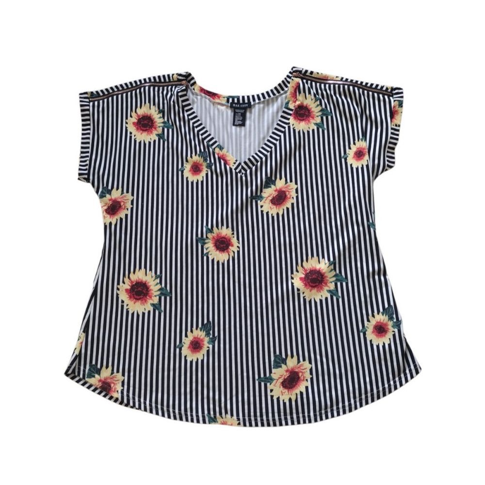 BAE City Blouse Women 2X‎ Multicolor Striped Floral V Neck Zippers on Shoulders